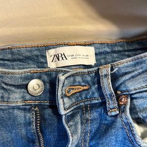 Zara jeans size US 4